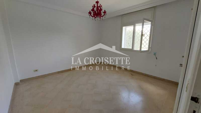 Appartement S+4 avec jardin et terrasse à La Marsa